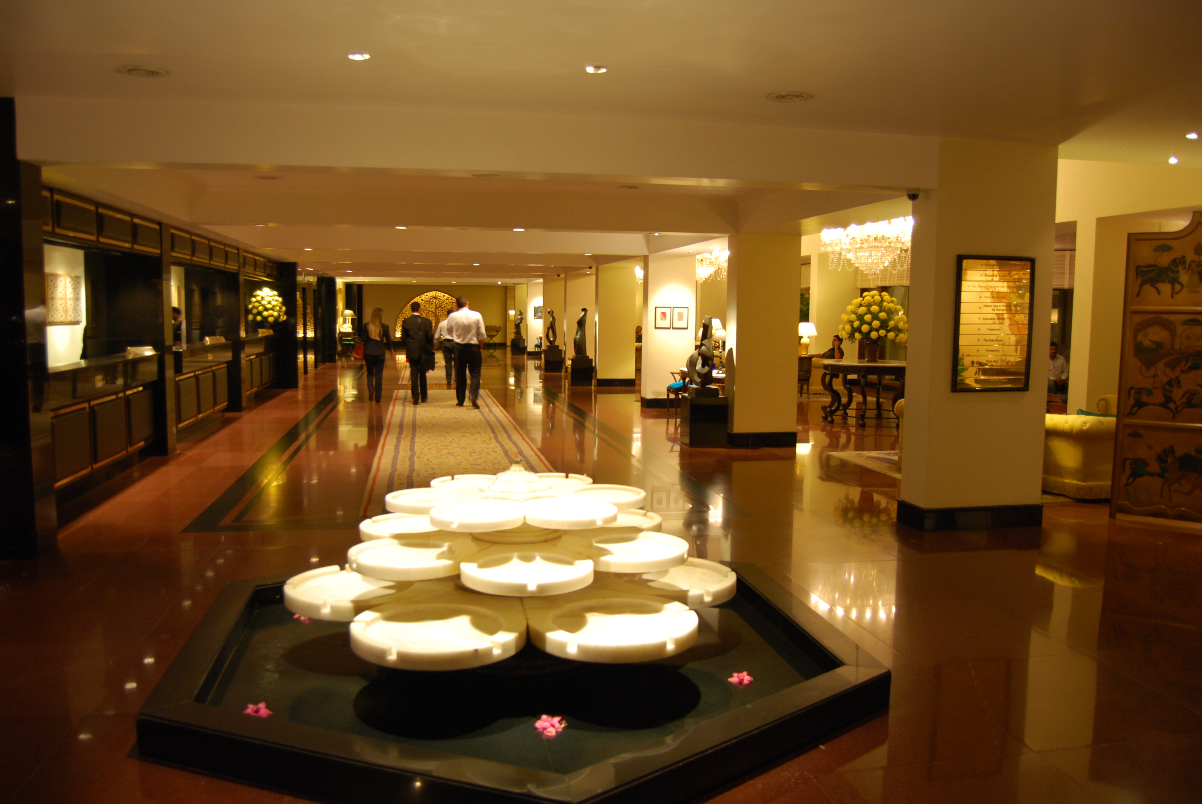 The Oberoi, New Delhi lobby