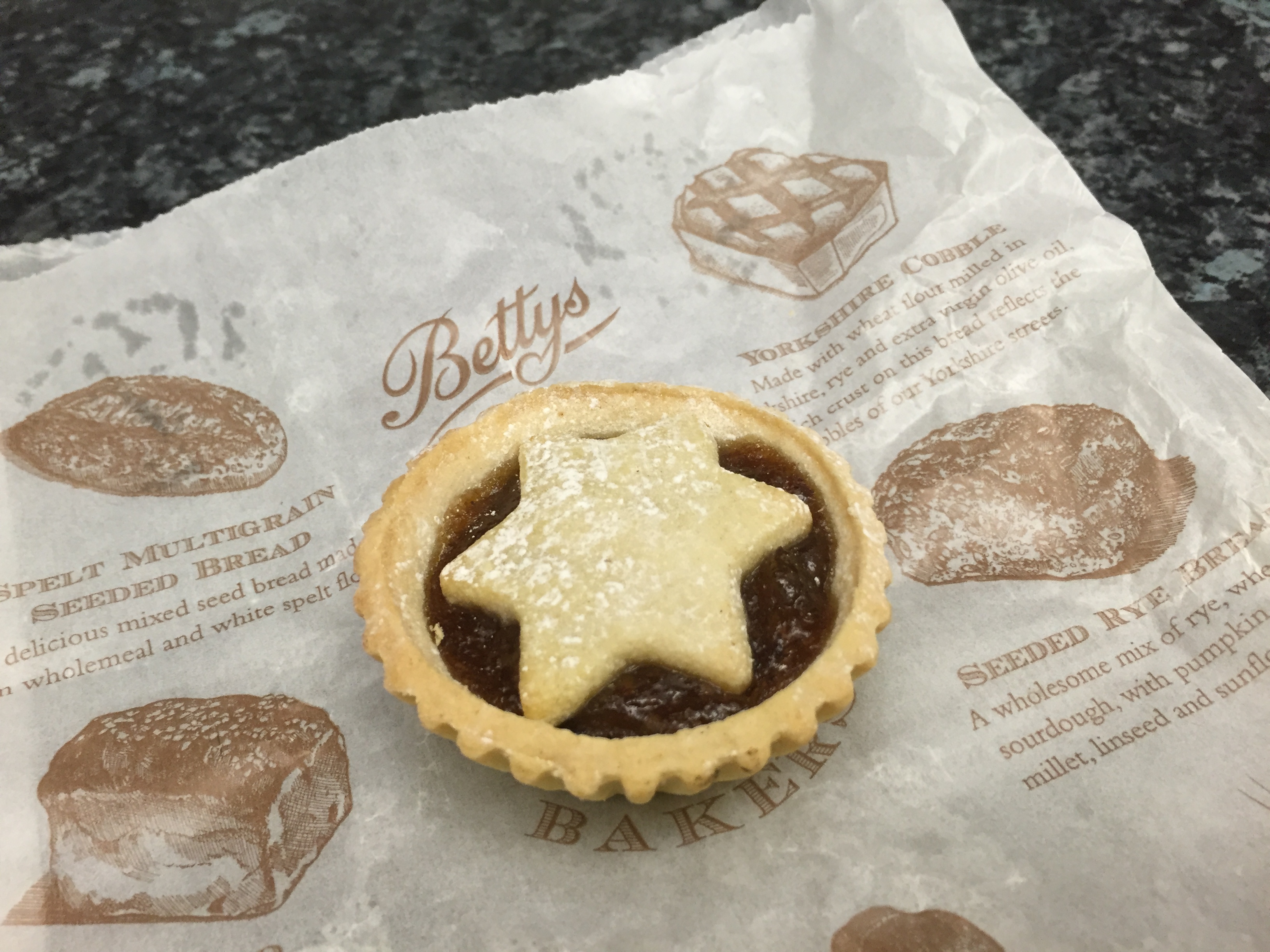 Bettys regular mince pie